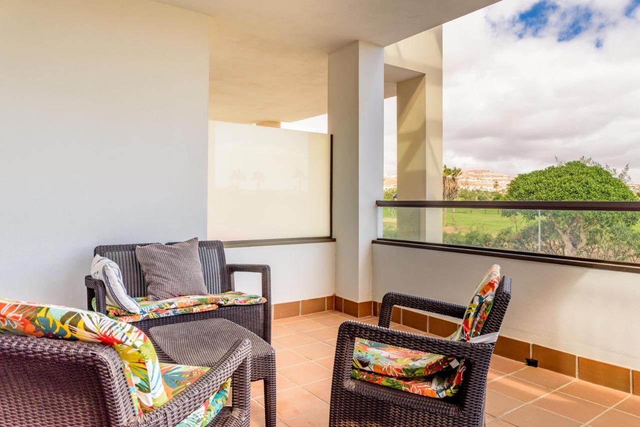 Modern In Residential Complex With Pools Appartement